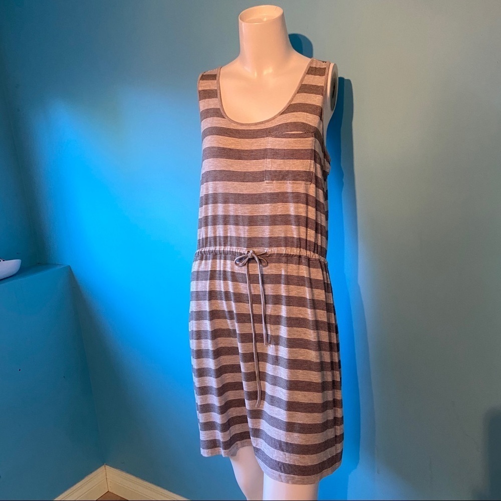 C🛍3/$25 Olive & oak  women’s striped‎ dress in size small